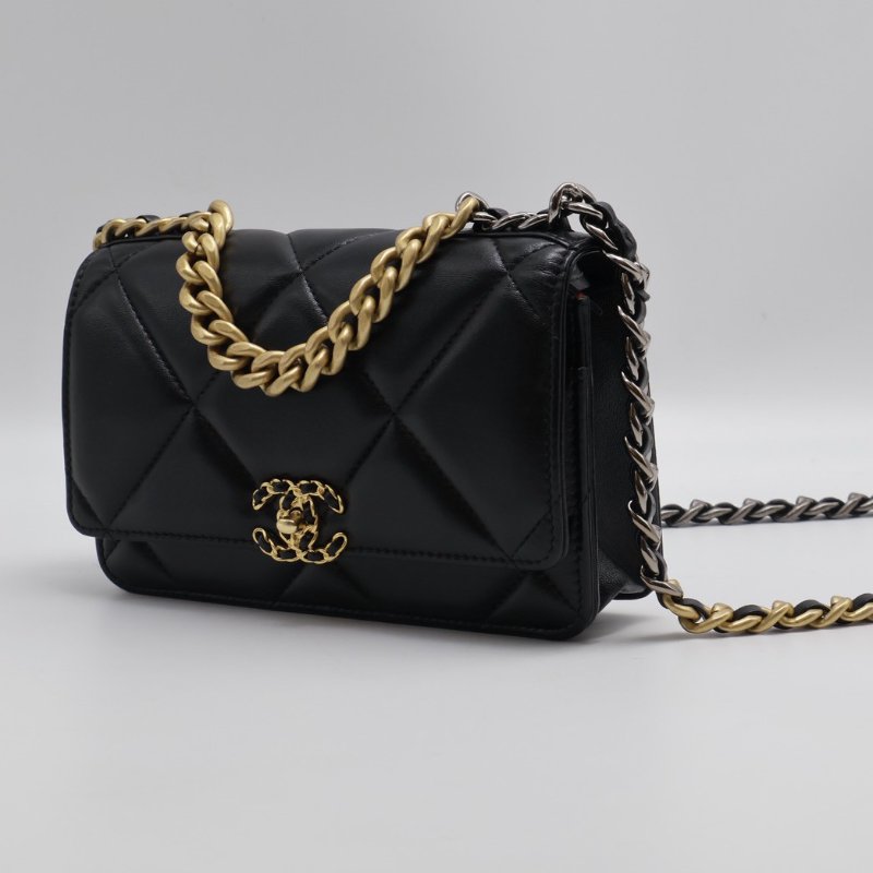 CHANEL 19 經典菱格紋雙色鍊WOC - 黑金-15