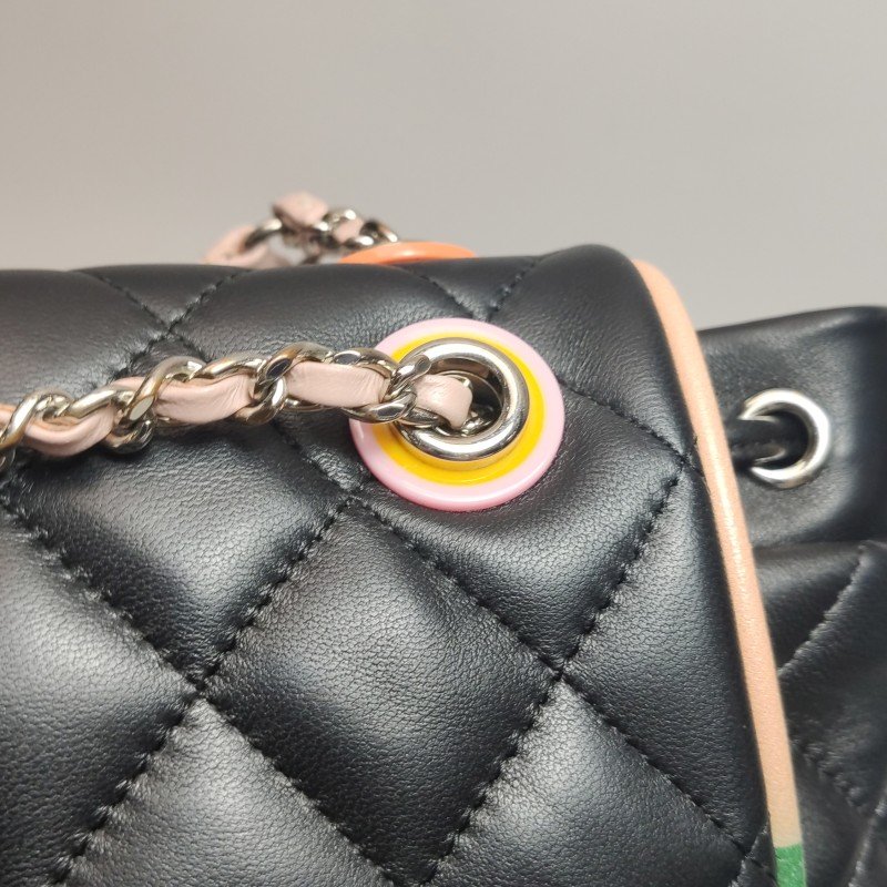 Chanel Urban Spirit羊皮菱格絎縫雙C書包扣雙肩包-12