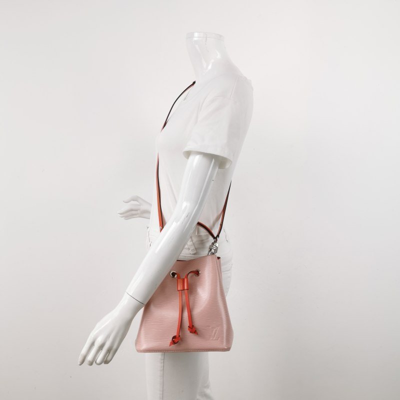 Louis Vuitton(LV)NEONOEBB牛皮水波紋抽繩斜挎包單肩包-1