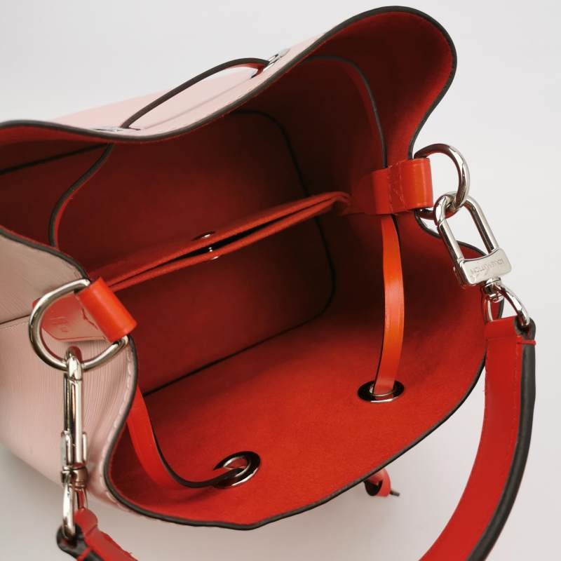 Louis Vuitton(LV)NEONOEBB牛皮水波紋抽繩斜挎包單肩包-6