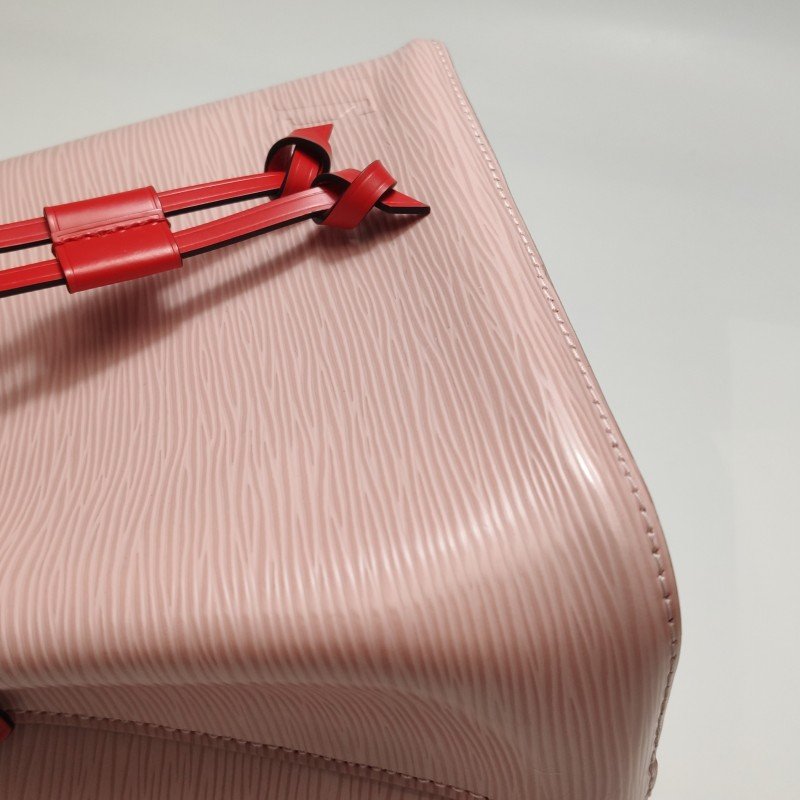 Louis Vuitton(LV)NEONOEBB牛皮水波紋抽繩斜挎包單肩包-16