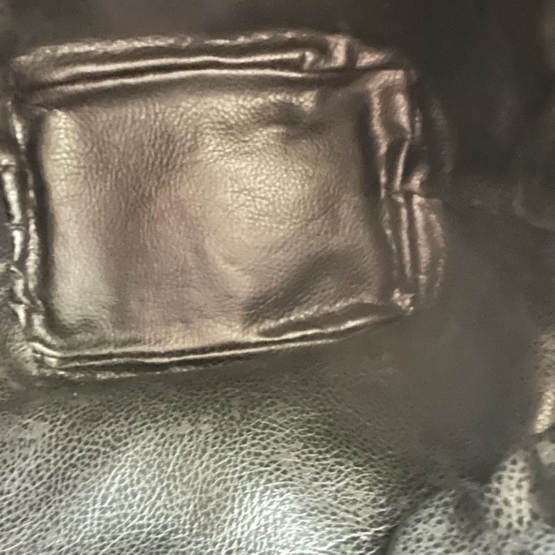 FENDI熱門款 老花金扣飯盒包，帆布內里，手提腋下兩用-14