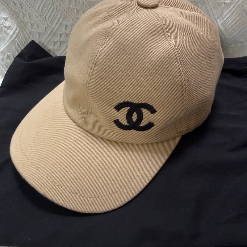 CHANEL香奈兒 23B 刺繡雙c Logo 棉 鴨舌帽 米色 閒置新未使用過-1
