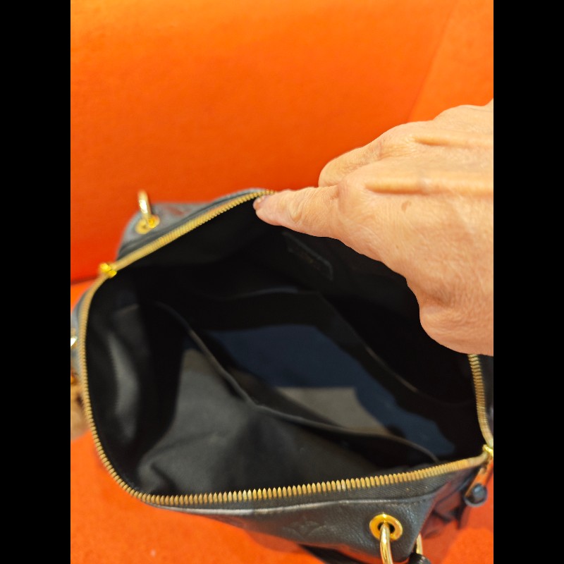 LV黑壓紋金釦肩背包❤️-8