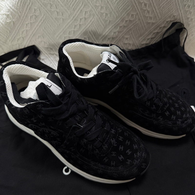 CHANEL香奈兒 牛皮皮革 印花 低幫 生活休閒鞋 女款 黑色 閒置未使用-1