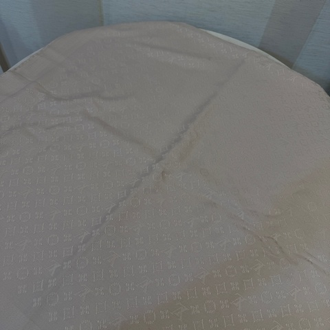 LV 奶油色羊毛滿版Logo Evermore披肩M77646