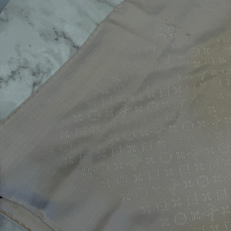 LV 奶油色羊毛滿版Logo Evermore披肩M77646-1