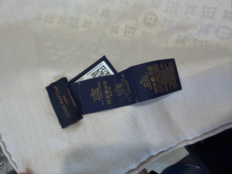 LV 奶油色羊毛滿版Logo Evermore披肩M77646-7