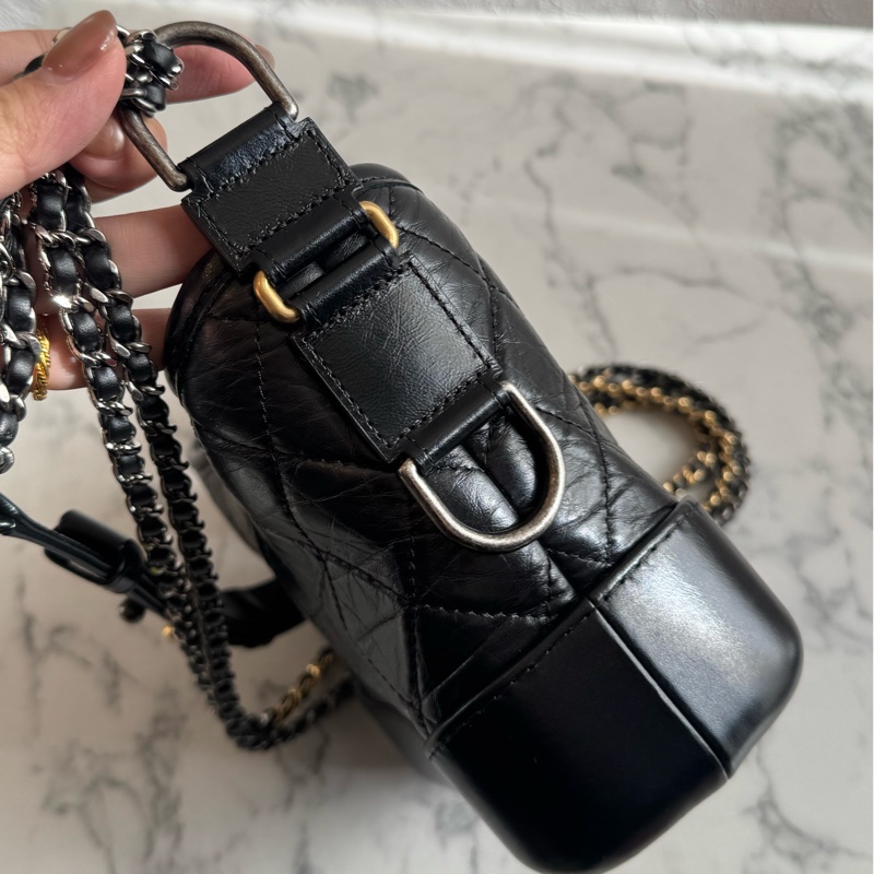 Chanel黑色復古金雙C流浪包-2