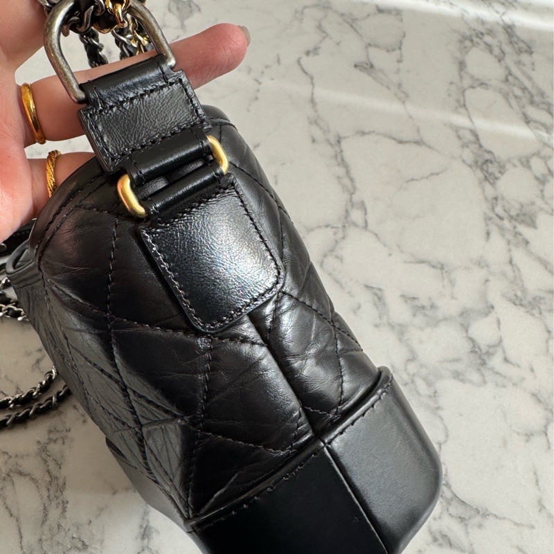 Chanel黑色復古金雙C流浪包-3