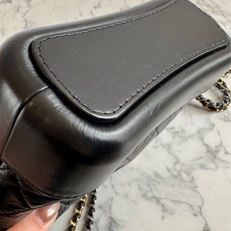 Chanel黑色復古金雙C流浪包-6