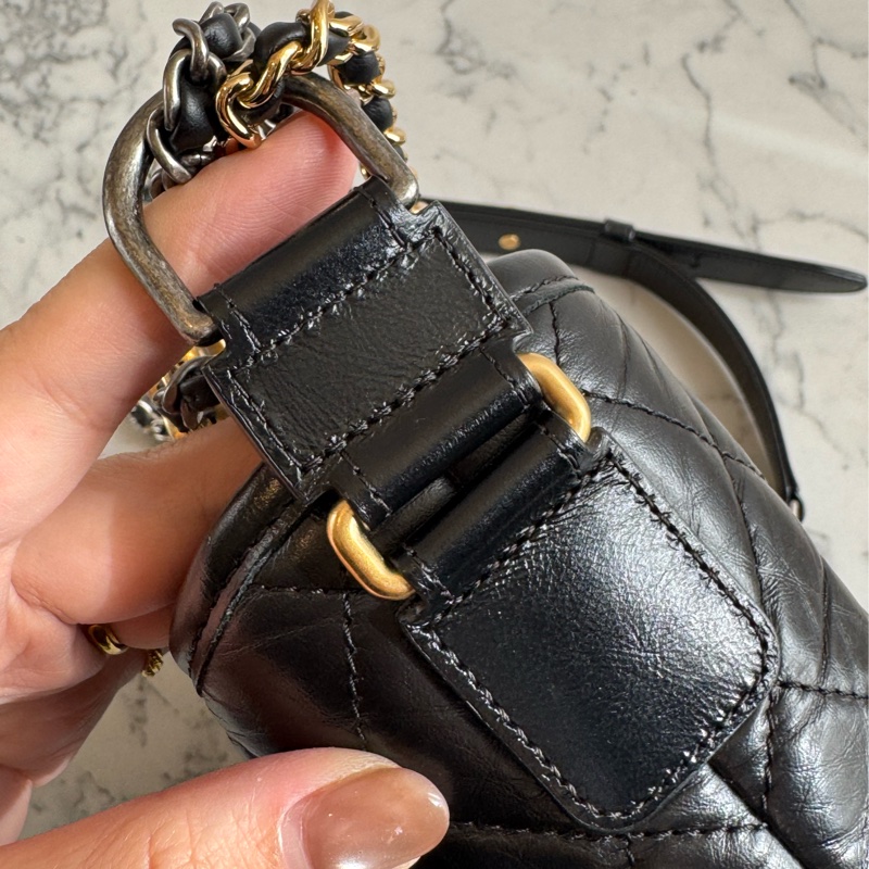 Chanel黑色復古金雙C流浪包-11