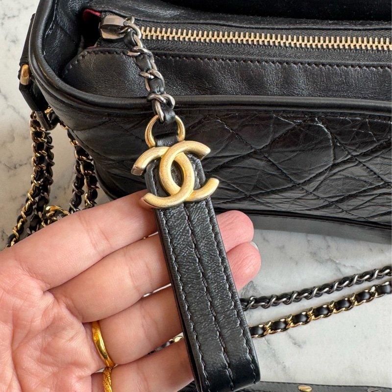 Chanel黑色復古金雙C流浪包-17