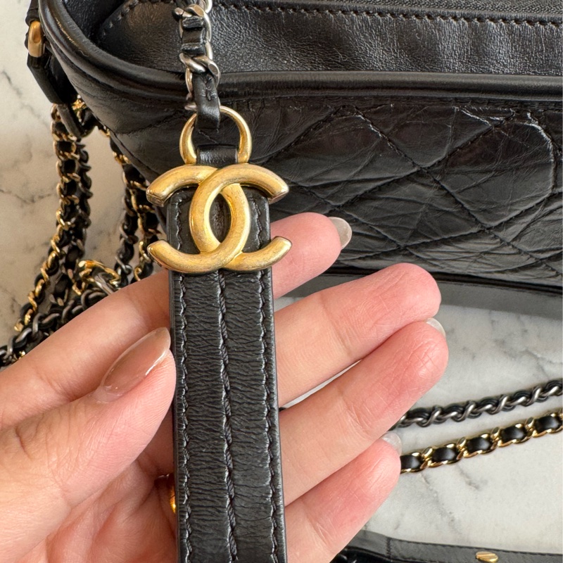 Chanel黑色復古金雙C流浪包-19