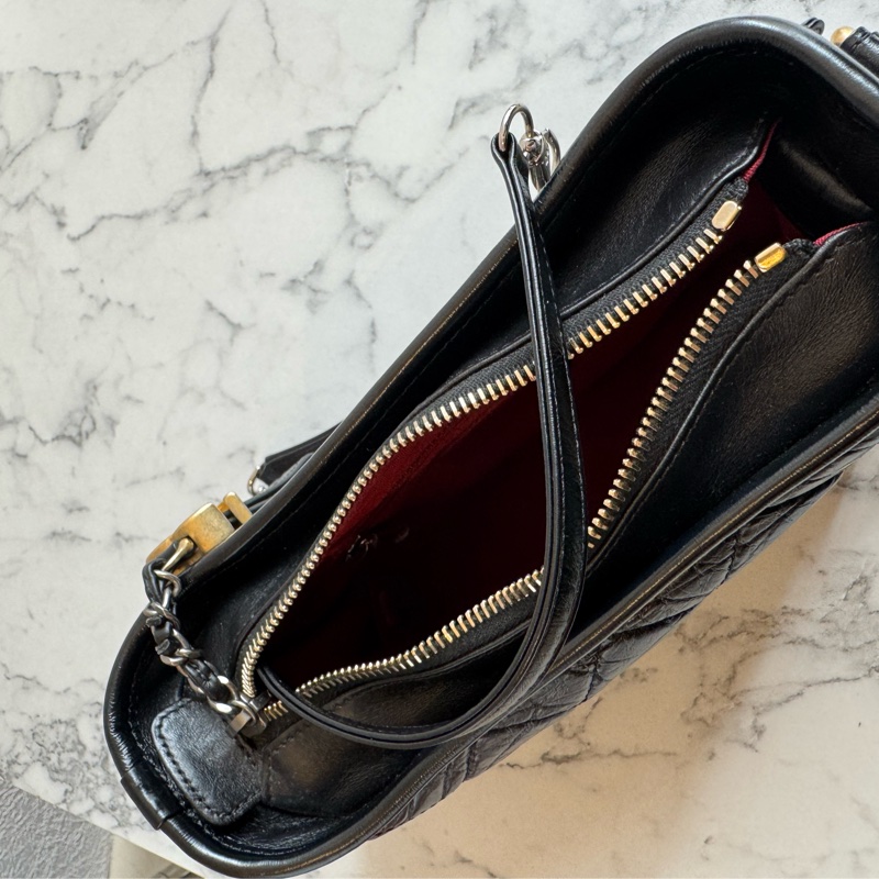 Chanel黑色復古金雙C流浪包-30