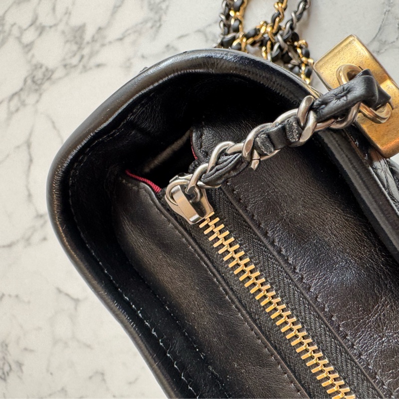 Chanel黑色復古金雙C流浪包-33