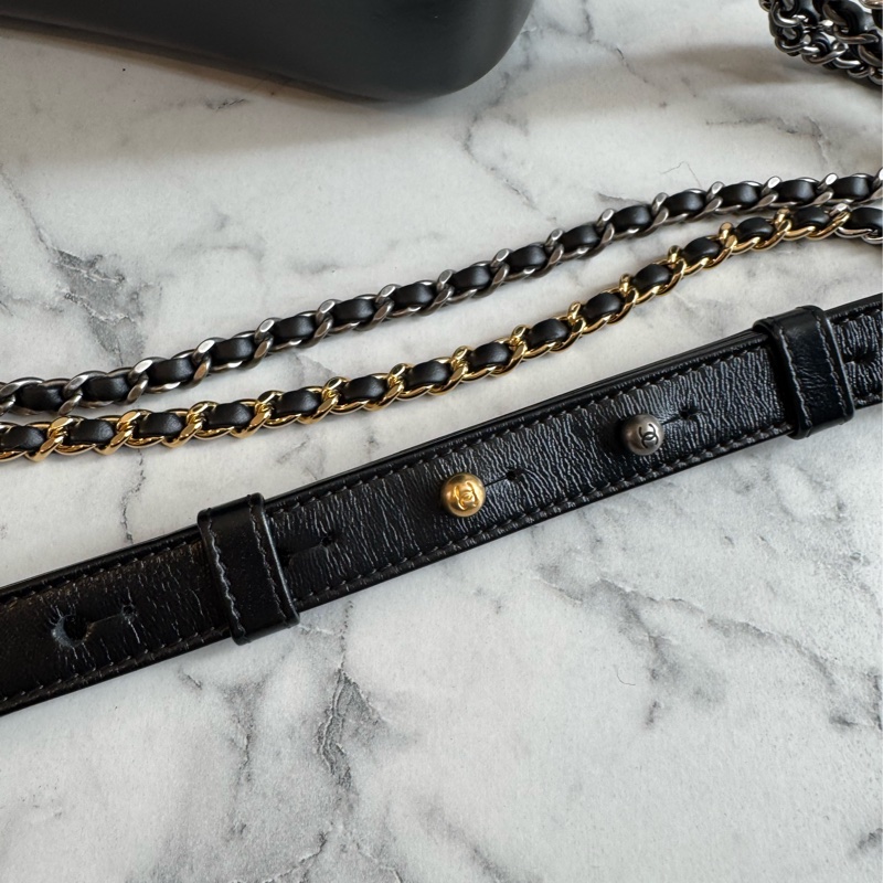 Chanel黑色復古金雙C流浪包-35