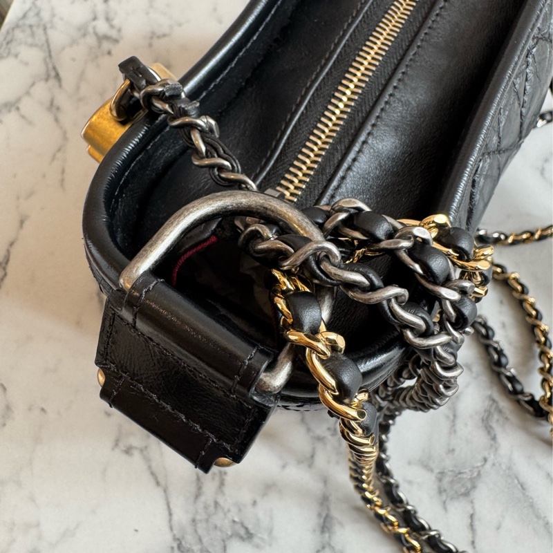 Chanel黑色復古金雙C流浪包-43