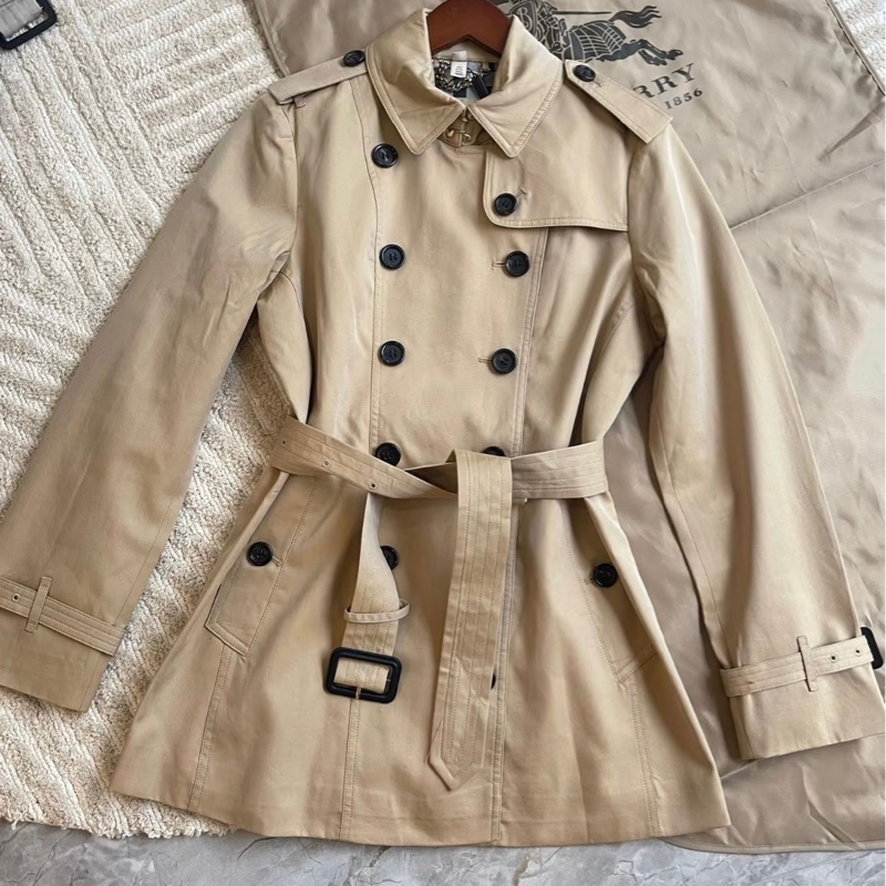 未使用品Burberry經典米色風衣 UK12-0