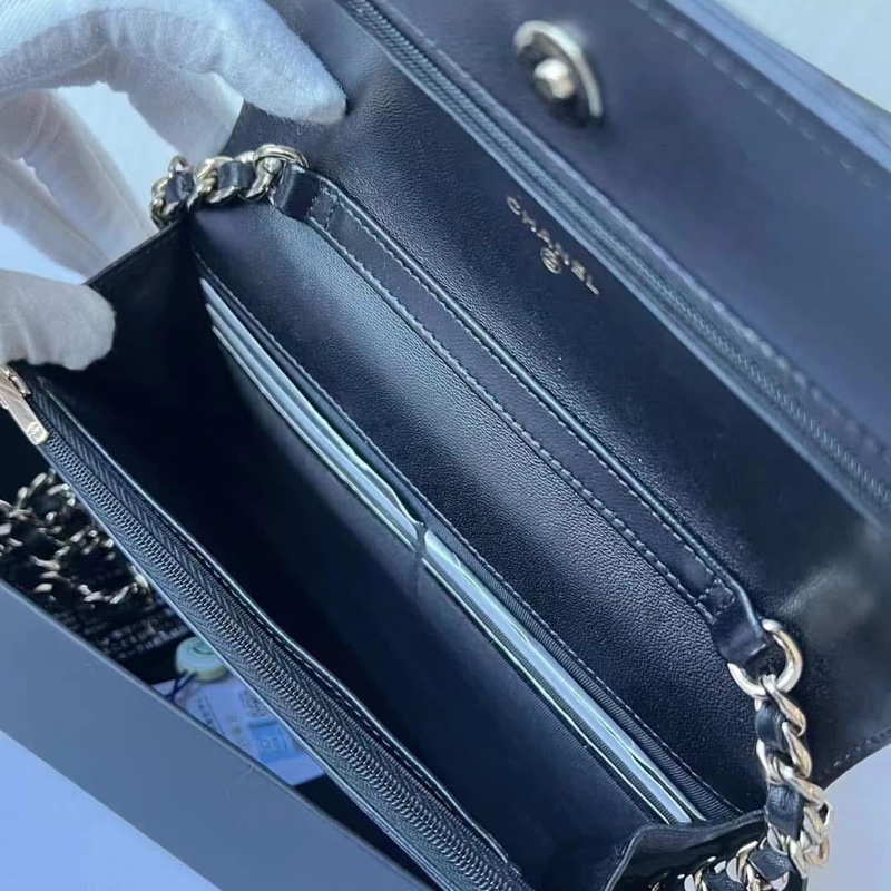 Chanel 香奈兒 黑金羊皮徽章手提粗鏈WOC-1