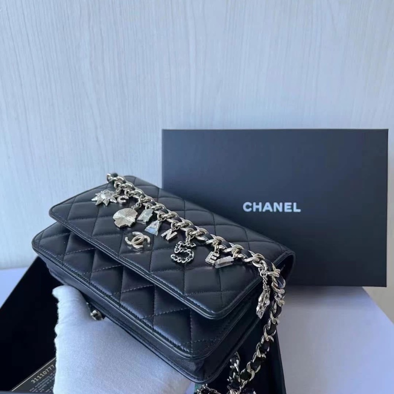 Chanel 香奈兒 黑金羊皮徽章手提粗鏈WOC-3