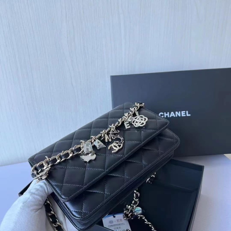 Chanel 香奈兒 黑金羊皮徽章手提粗鏈WOC-4