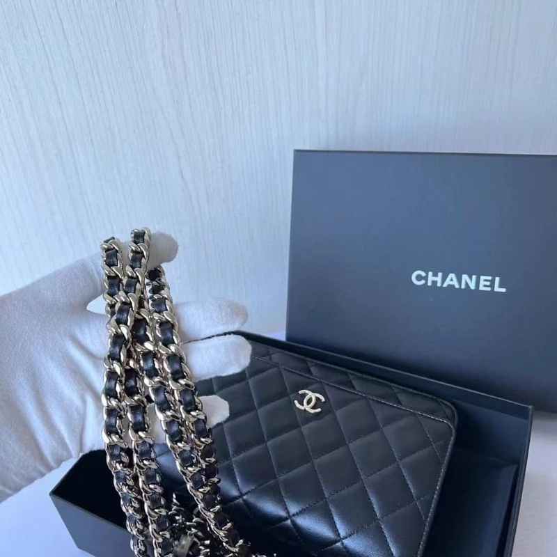 Chanel 香奈兒 黑金羊皮徽章手提粗鏈WOC-5
