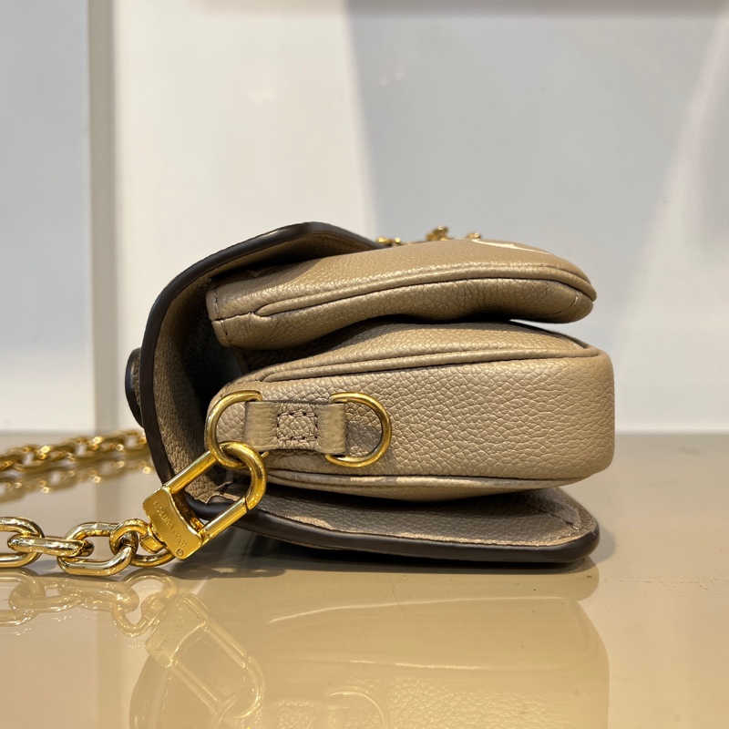 LV斑鳩灰牛皮壓紋PochetteMetisEastWest手提肩斜背包-3