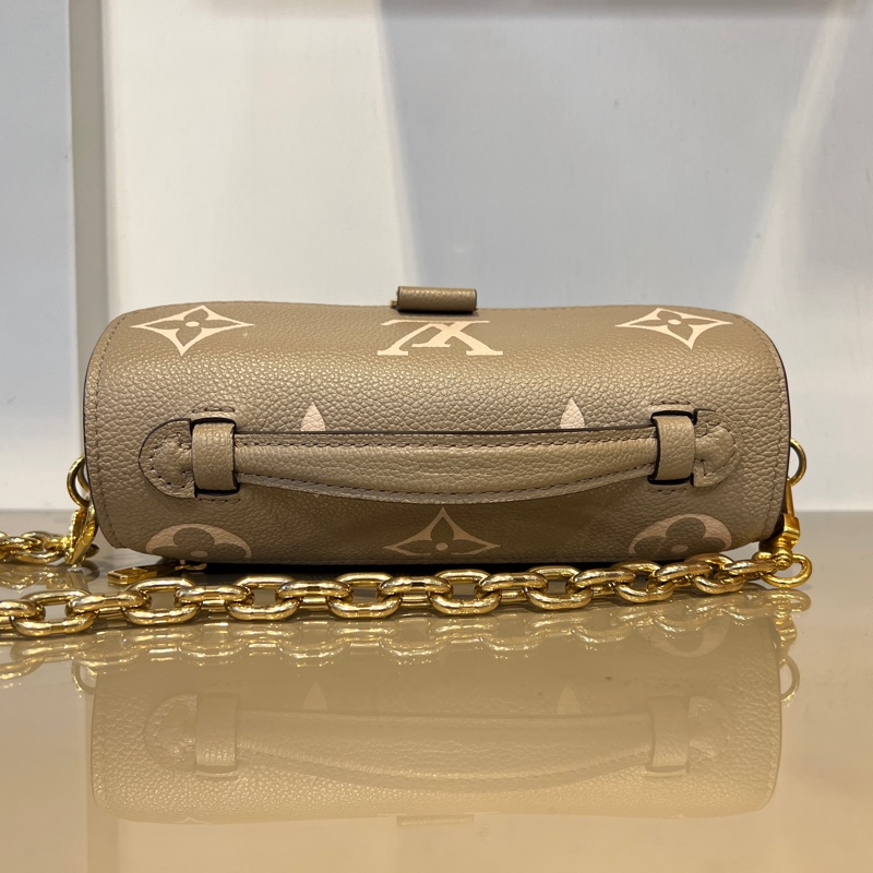 LV斑鳩灰牛皮壓紋PochetteMetisEastWest手提肩斜背包-4