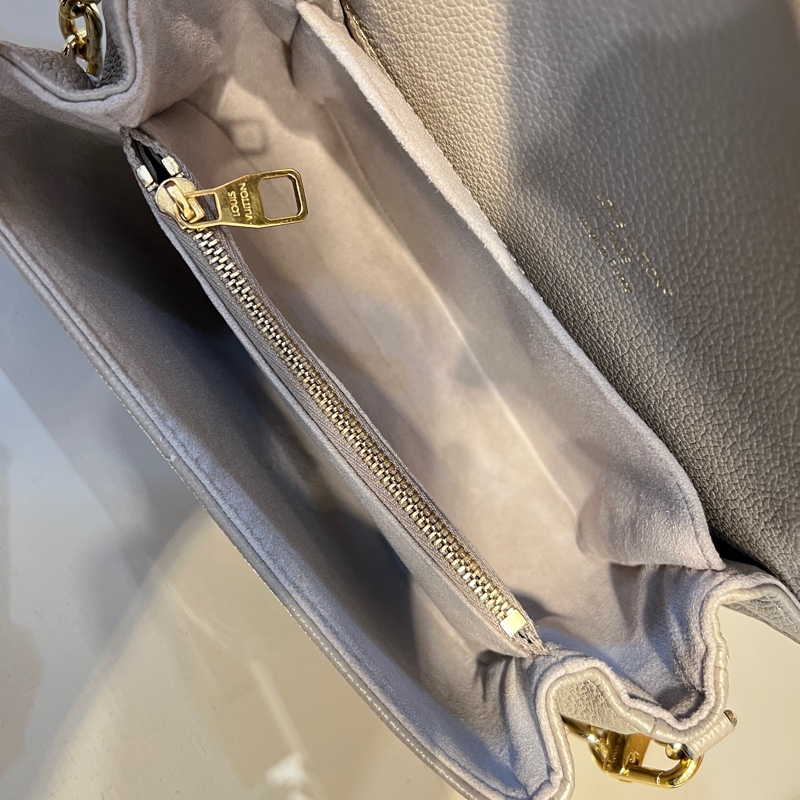 LV斑鳩灰牛皮壓紋PochetteMetisEastWest手提肩斜背包-10