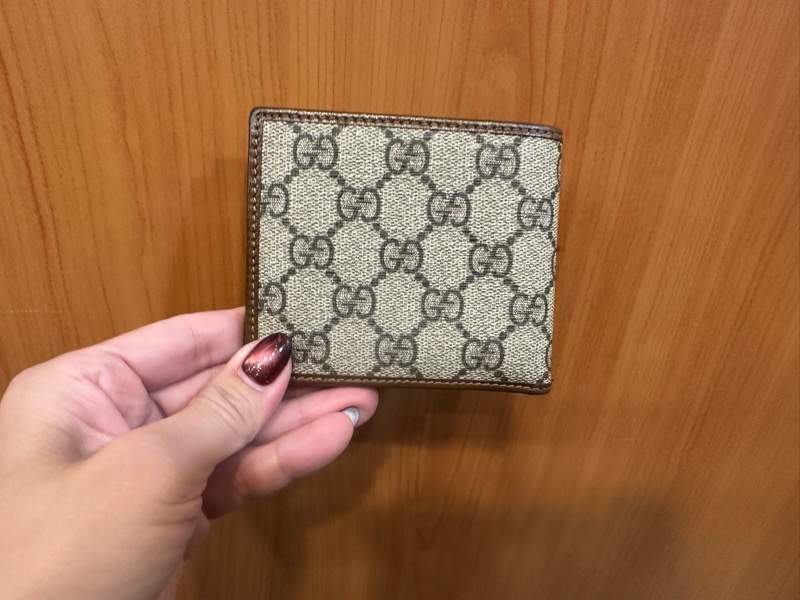 Gucci PVC咖牛皮Interlocking對開8卡短夾-1