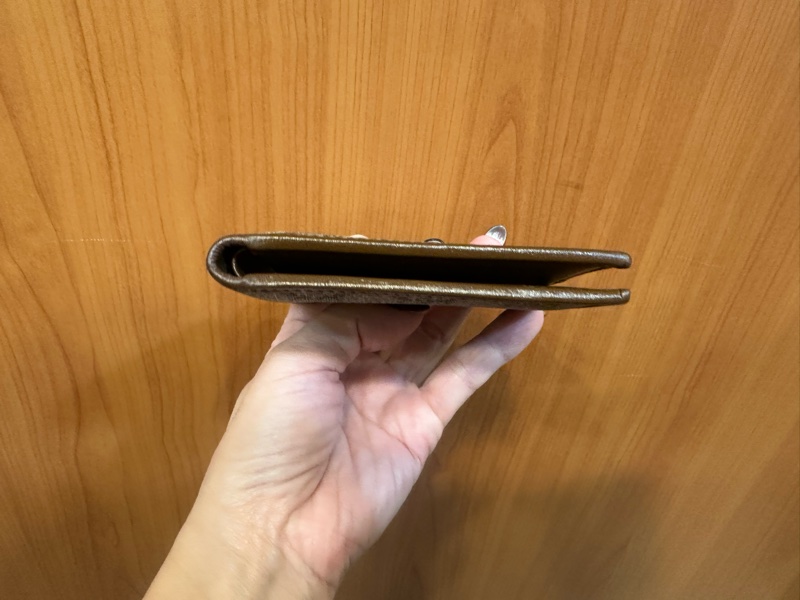 Gucci PVC咖牛皮Interlocking對開8卡短夾-4