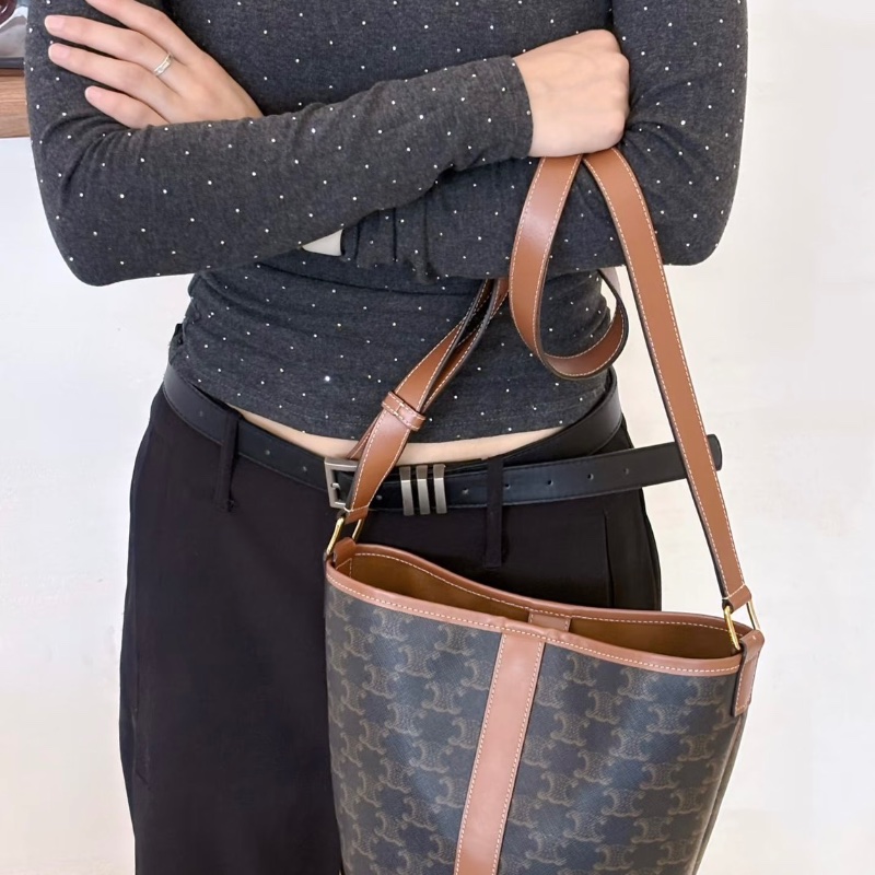 CELINE Triomphe老花肩背斜背水桶包18*22*12 98新配件塵袋-0