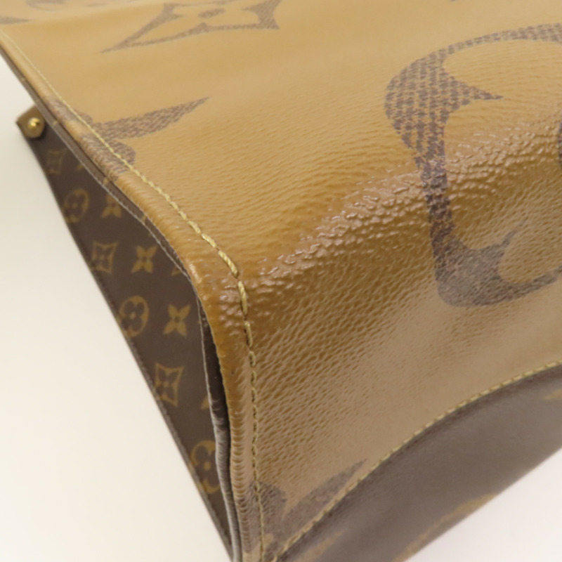 LOUIS VUITTON Monogram Giant Reverse On The Go GM金扣手挽肩背兩用袋-9