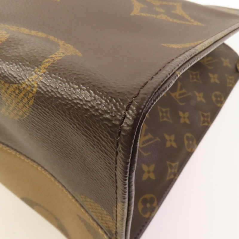 LOUIS VUITTON Monogram Giant Reverse On The Go GM金扣手挽肩背兩用袋-10