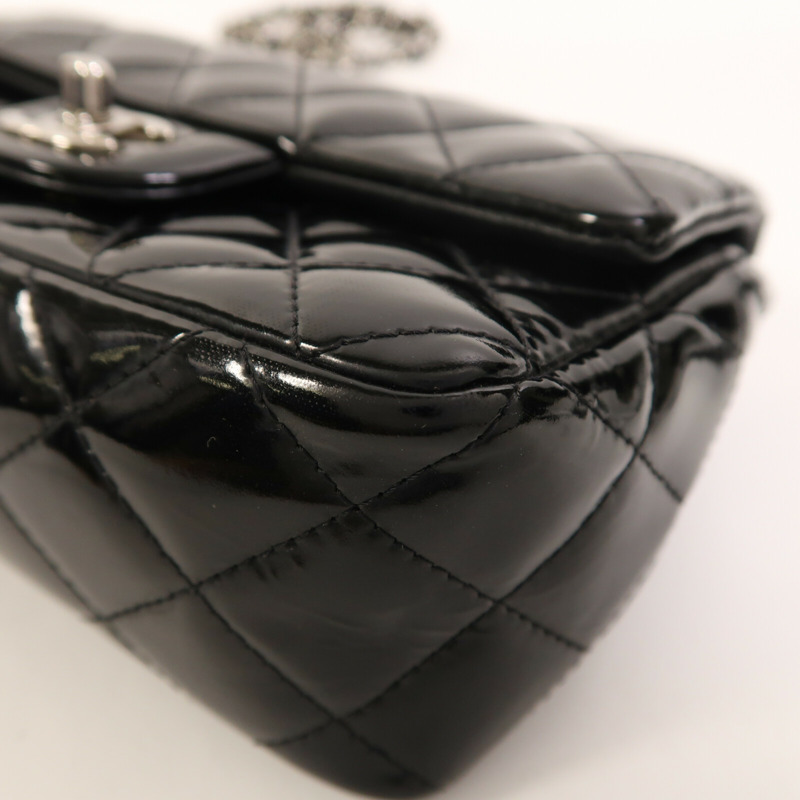CHANEL 漆皮皮革Mini Classic 20銀扣鏈帶肩背袋-4
