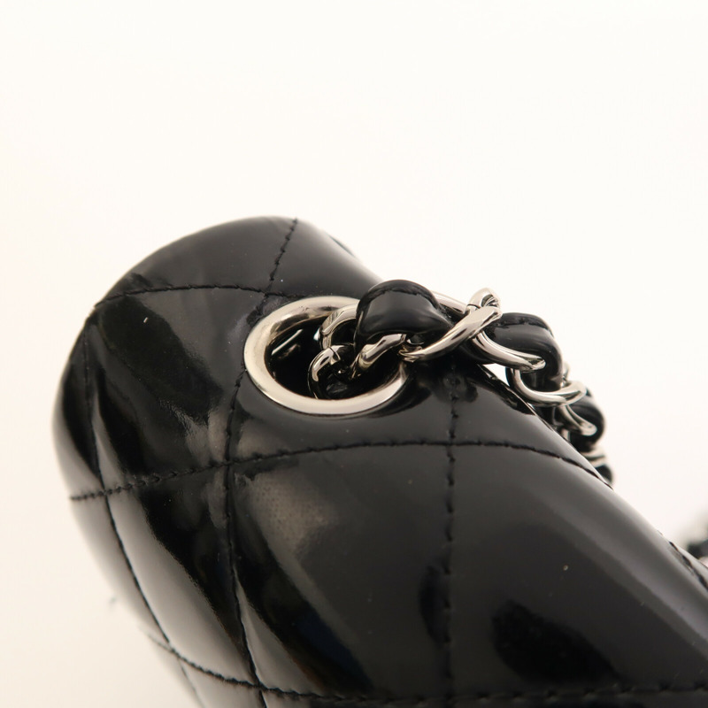CHANEL 漆皮皮革Mini Classic 20銀扣鏈帶肩背袋-11