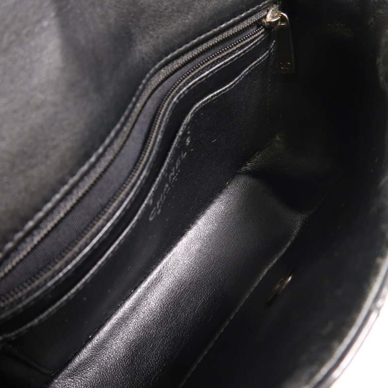 CHANEL 漆皮皮革Mini Classic 20銀扣鏈帶肩背袋-12