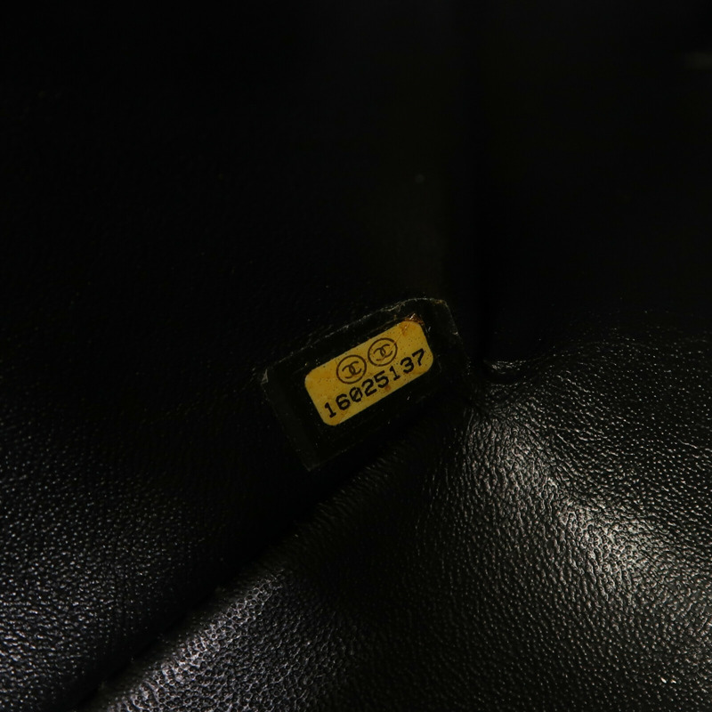 CHANEL 漆皮皮革Mini Classic 20銀扣鏈帶肩背袋-15