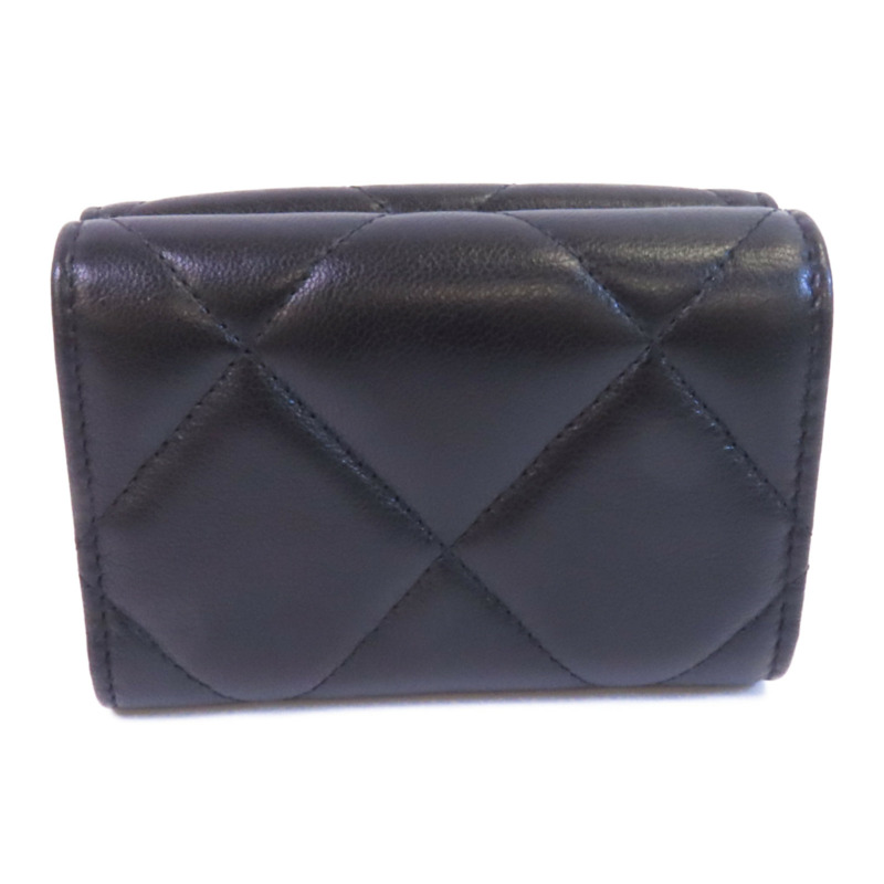 CHANEL 羊皮皮革C19 Wallet金扣錢包-1