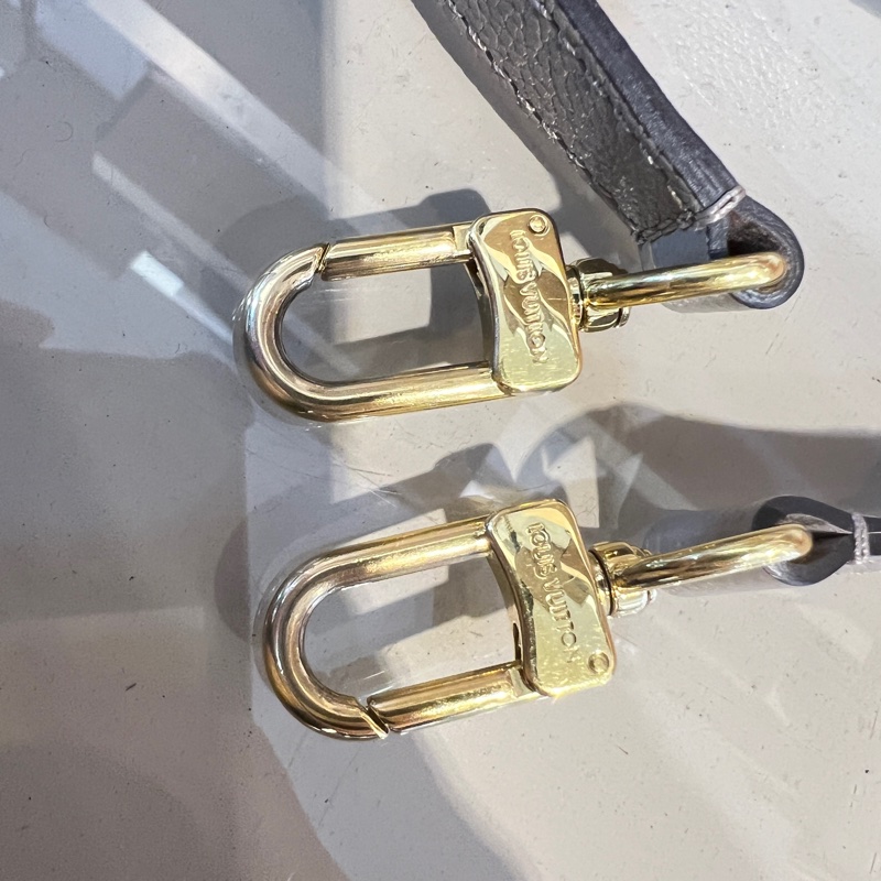 LV斑鳩灰牛皮壓紋OnTheGo PM金釦手提肩斜背包-14