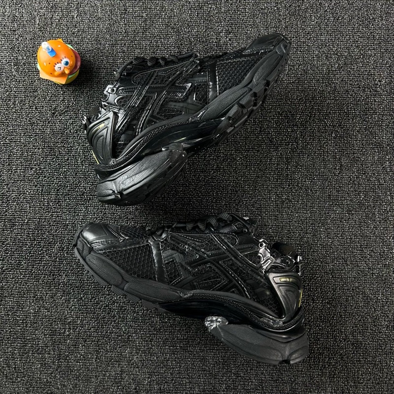 巴黎世家Runner黑色老爹鞋 36 碼整體成色不錯-2