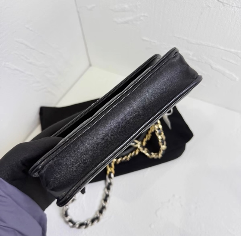 全新全配🈶購證 芯片款❤️ 香奈兒 #19bag #woc #黑銀 #mini-7