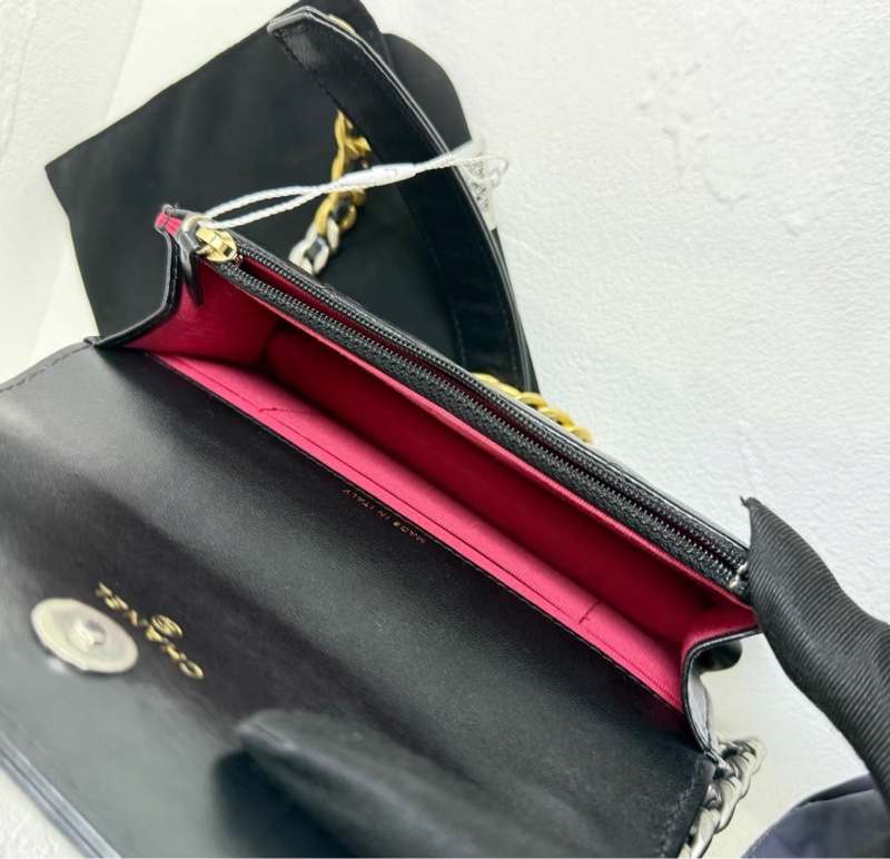 全新全配🈶購證 芯片款❤️ 香奈兒 #19bag #woc #黑銀 #mini-9