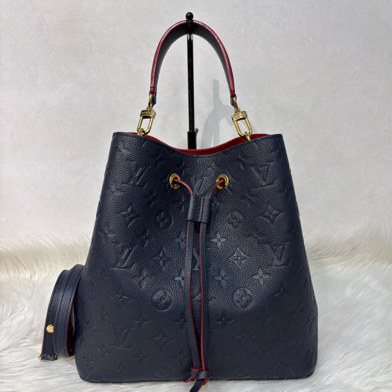 LV M45306 MM Nano Noé 荔枝皮 海軍藍 紅 雙色 水桶包 肩背包 側背包 斜背包 兩用包-0