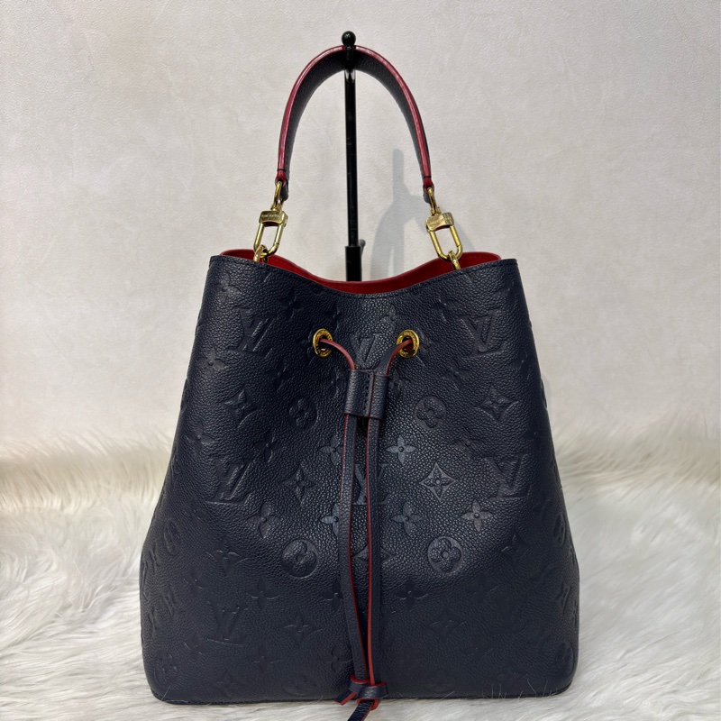 LV M45306 MM Nano Noé 荔枝皮 海軍藍 紅 雙色 水桶包 肩背包 側背包 斜背包 兩用包-1