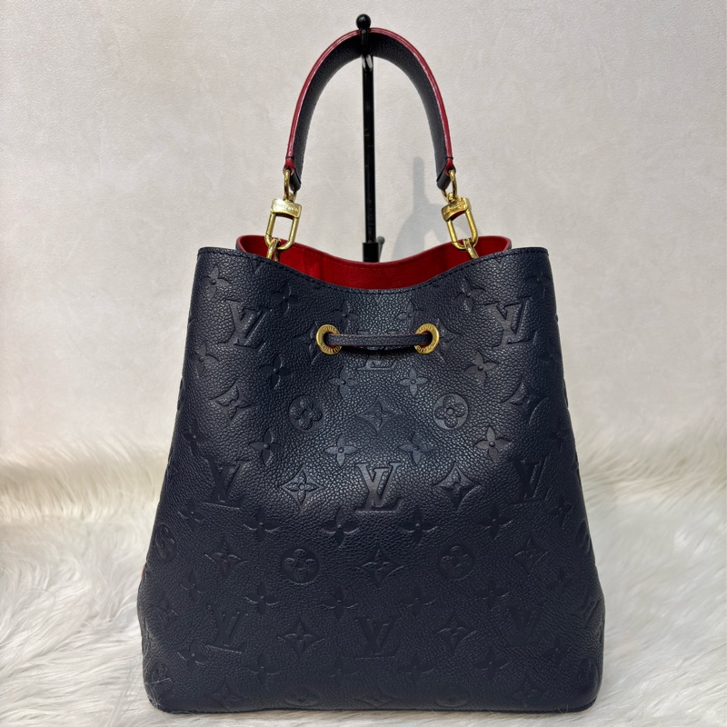 LV M45306 MM Nano Noé 荔枝皮 海軍藍 紅 雙色 水桶包 肩背包 側背包 斜背包 兩用包-4