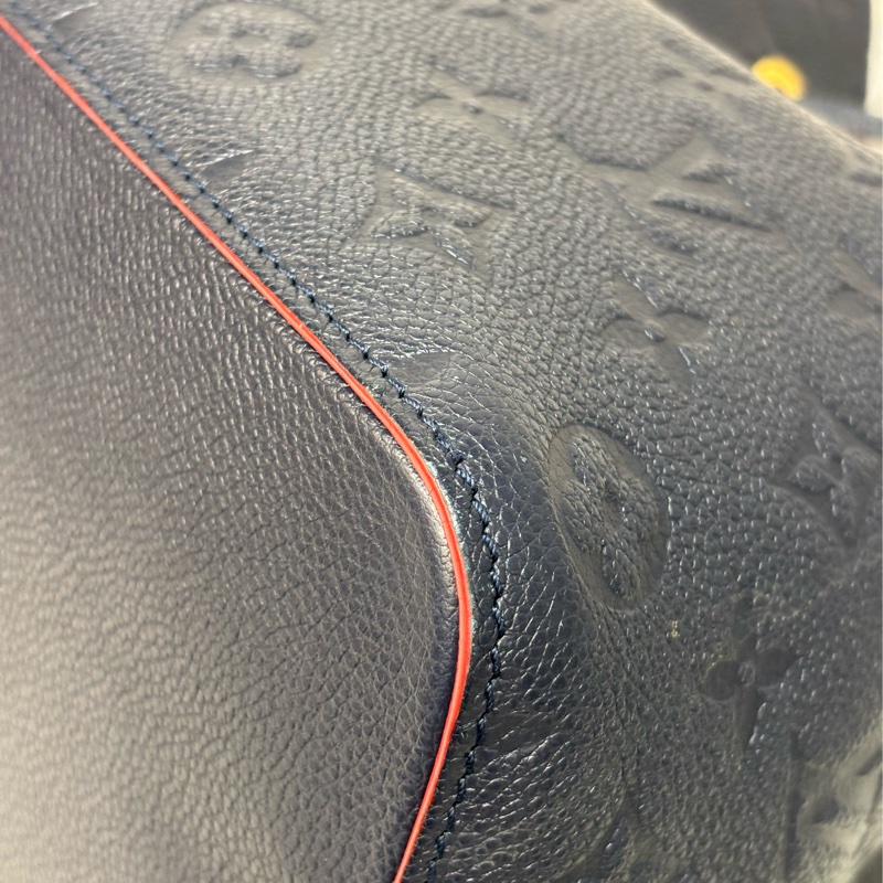 LV M45306 MM Nano Noé 荔枝皮 海軍藍 紅 雙色 水桶包 肩背包 側背包 斜背包 兩用包-11