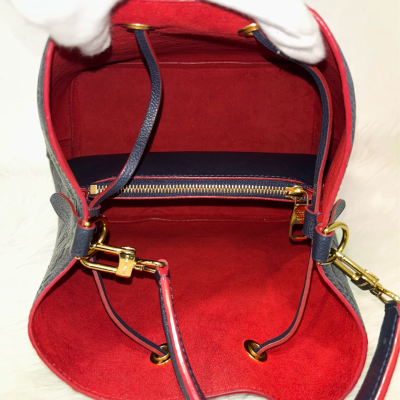 LV M45306 MM Nano Noé 荔枝皮 海軍藍 紅 雙色 水桶包 肩背包 側背包 斜背包 兩用包-29