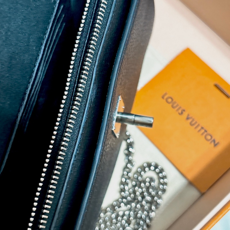 Louis Vuitton Pochette My Lockme LV鏈包  黑 Lockme 鏈條手拿包-6